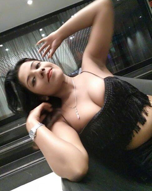 Hot bhabhi cleavage show best adult free image